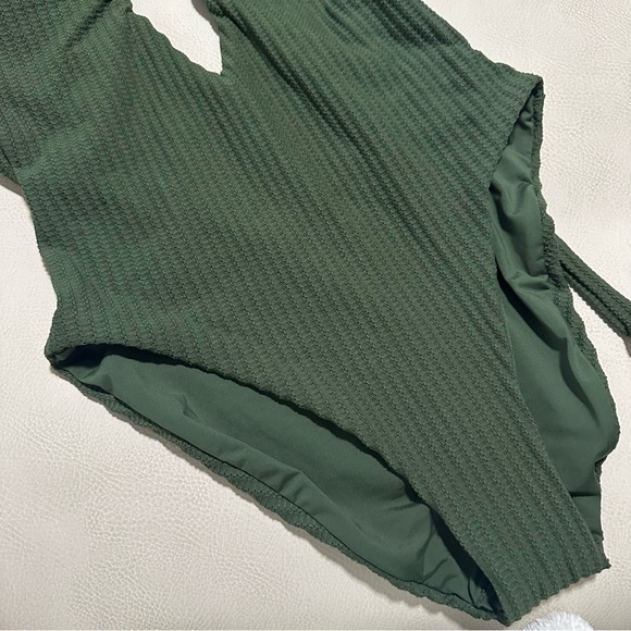 NWT Becca by Rebecca Virtue Line in The Sand Lainey Textured Rib Plunge One-Piec - Picture 8 of 12